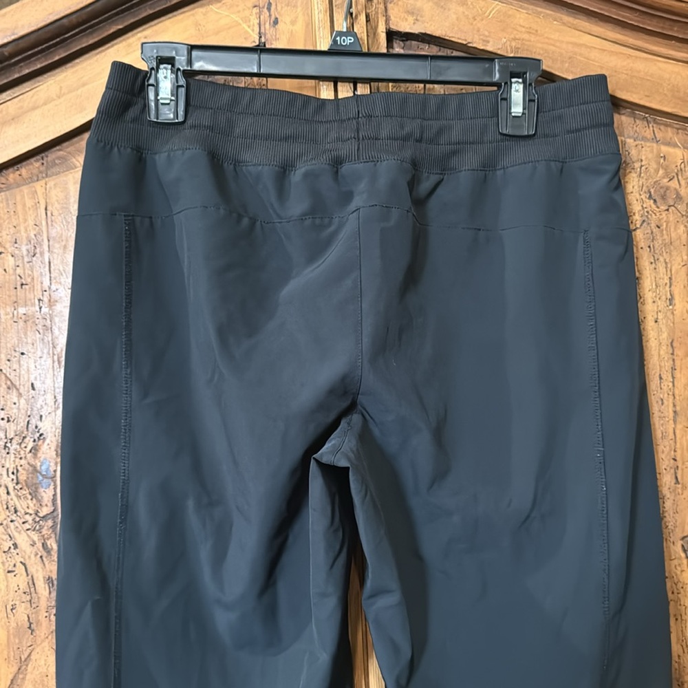 BCG capris in 88% polyester and 12% spandex. - Picture 5 of 5
